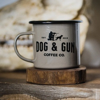 DOG & GUN ENAMEL MUGS SANDY TAUPE
