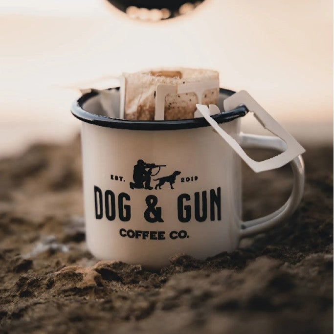 DOG & GUN ENAMEL MUGS WHITE